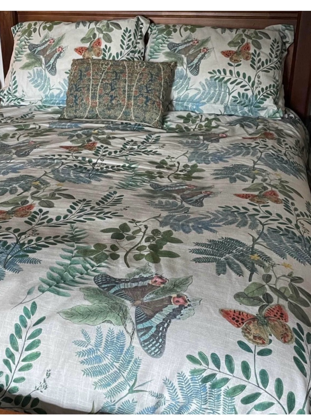 Pottery Barn Queen Duvet Set w Shams / Throw pillow